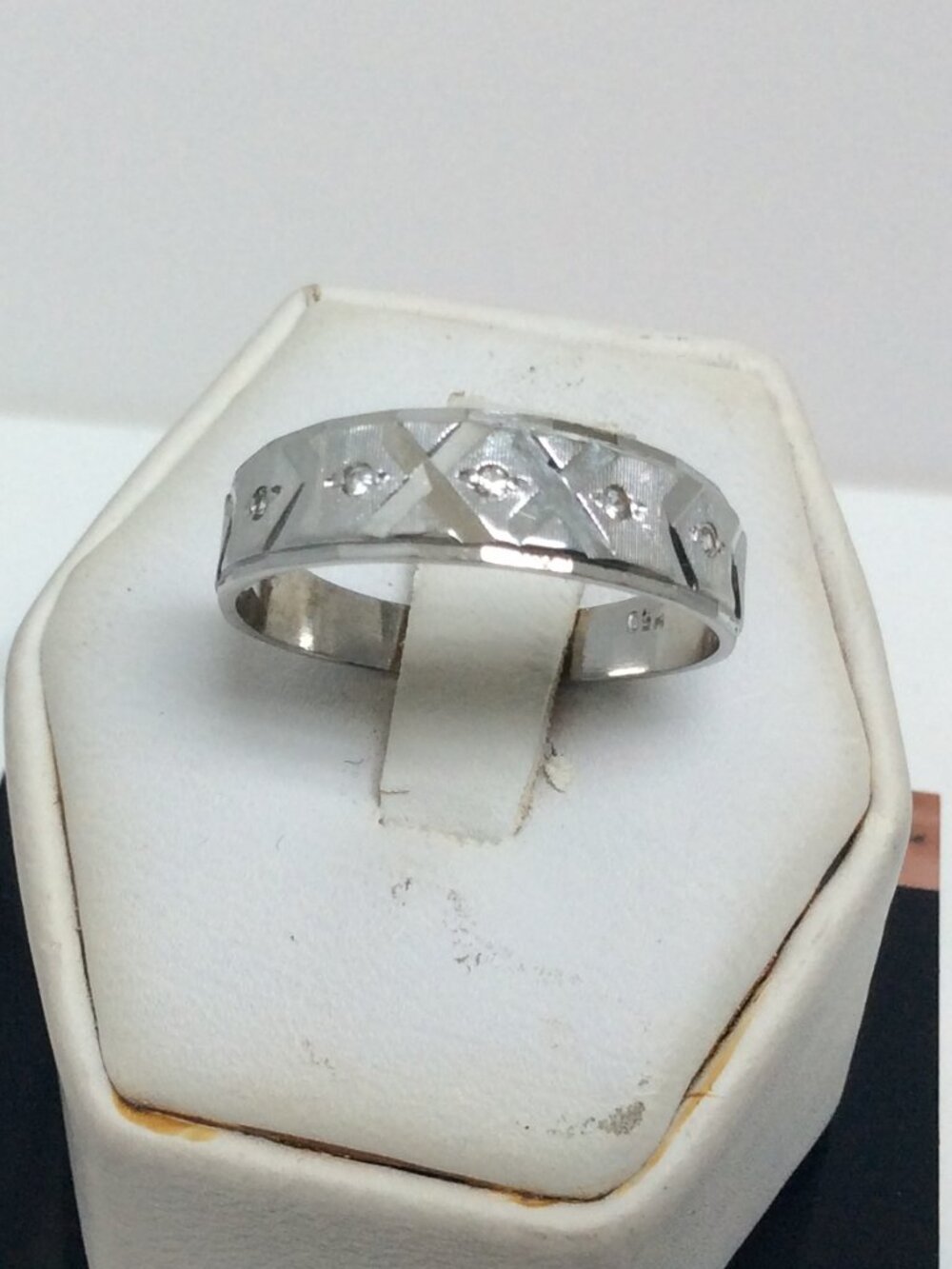 18K White Real Solid Gold Diamond Lady Ring Band Size 8.50    2.90gr